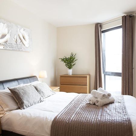 Cheltenham Plaza Apartments Ashchurch Room photo